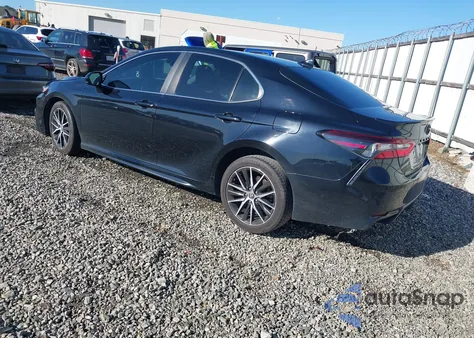 2021 Toyota Camry Se z USA, uszkodzony, nr VIN 4T1G11AK2MU449613